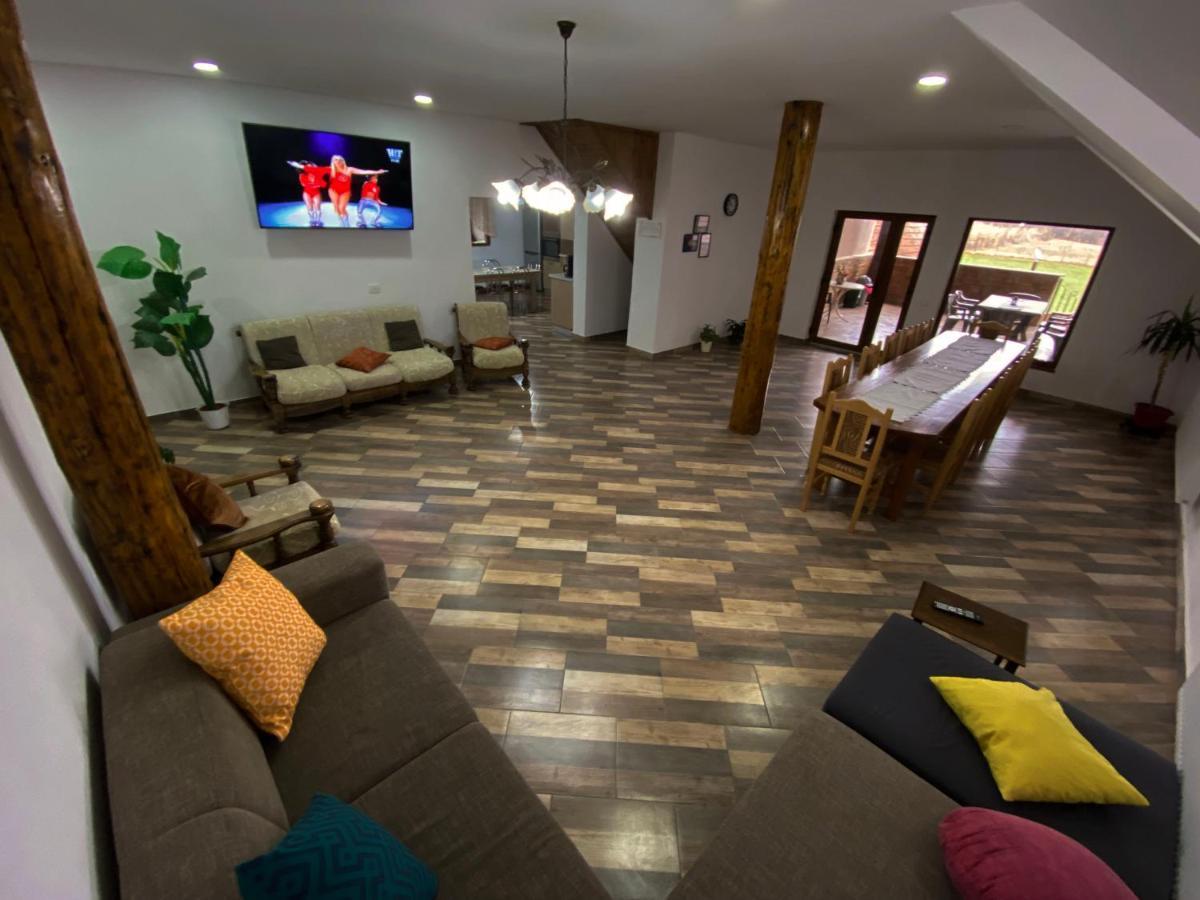 בית הארחה Dragus 	Casa Monica מראה חיצוני תמונה