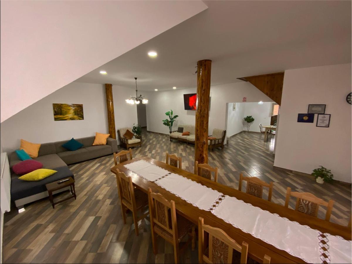 בית הארחה Dragus 	Casa Monica מראה חיצוני תמונה