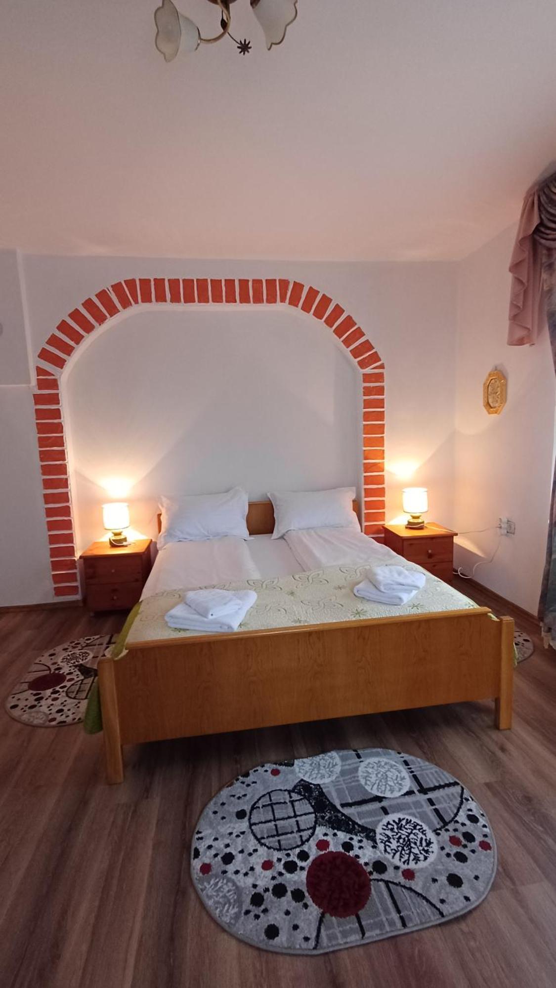 בית הארחה Dragus 	Casa Monica מראה חיצוני תמונה