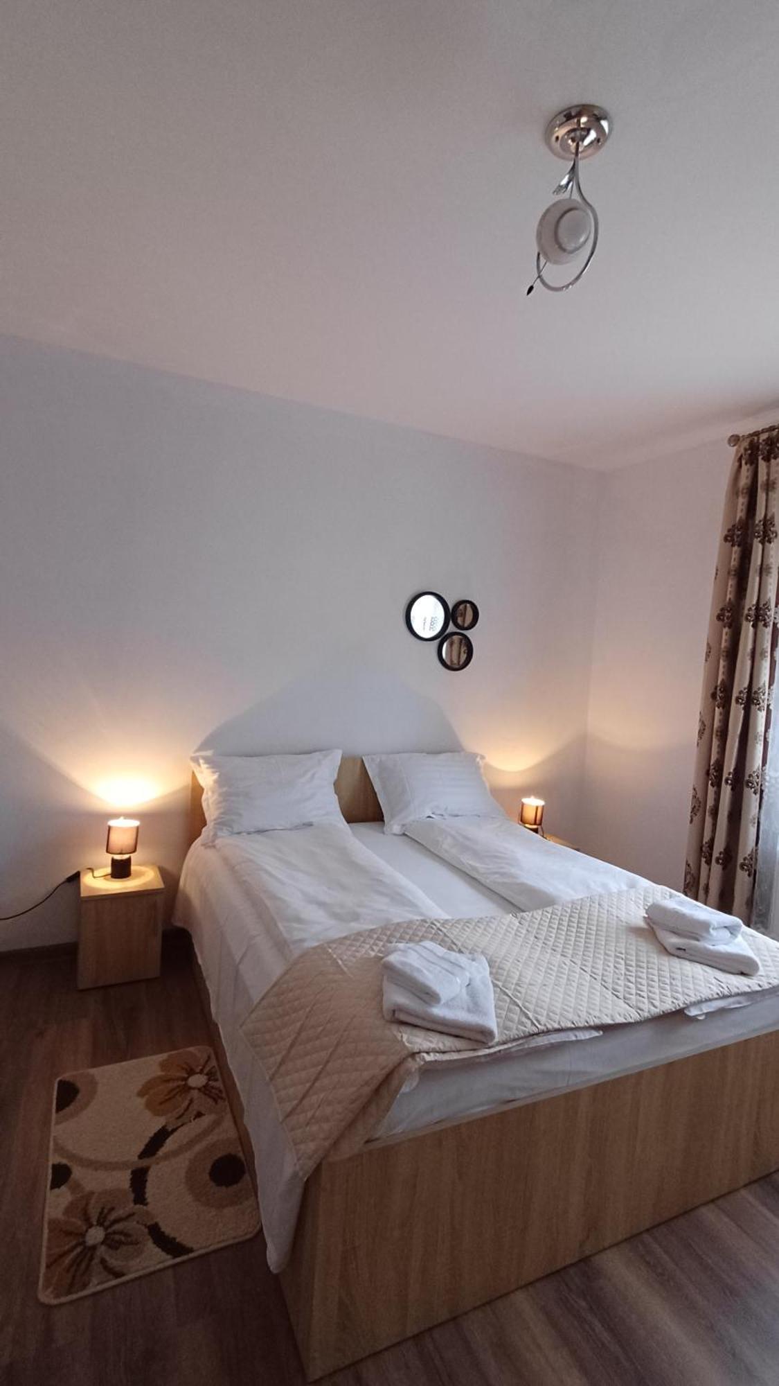 בית הארחה Dragus 	Casa Monica מראה חיצוני תמונה